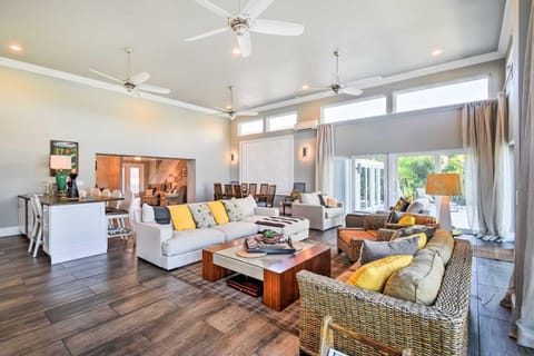 Expansive St Pete Beach Home Pool, Walk to Beach House in Tierra Verde