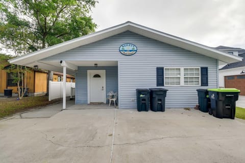 Walk to Atlantic Beach Family Gem with Fenced Yard House in Atlantic Beach
