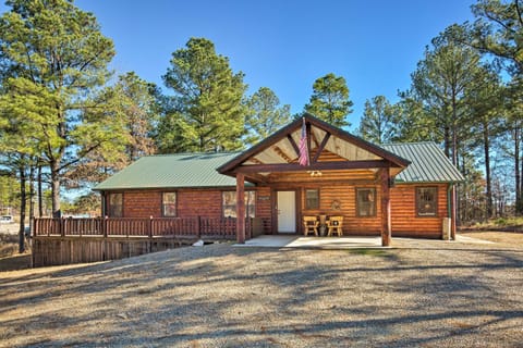 Broken Bow Cabin with Hot Tub and Covered Deck! Cabin in Oklahoma