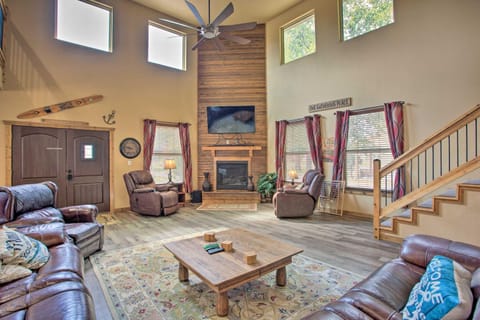 Kingston Home with Pickleball Steps to Lake Texoma! House in Lake Texoma