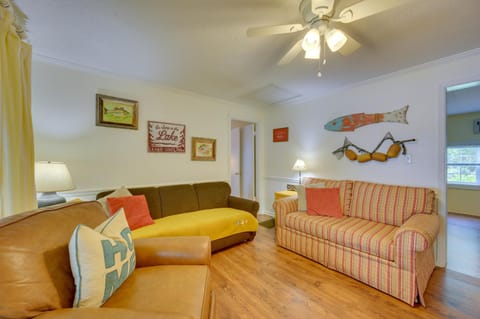 Lake Sinclair Crooked Creek Cottage with Fire Pit! House in Lake Sinclair