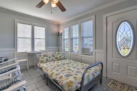 Steps to Beach! Surf Cottage in Galveston House in Hitchcock