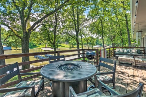 Updated Deck and Dock Lakefront Home in Hot Springs House in Rockwell