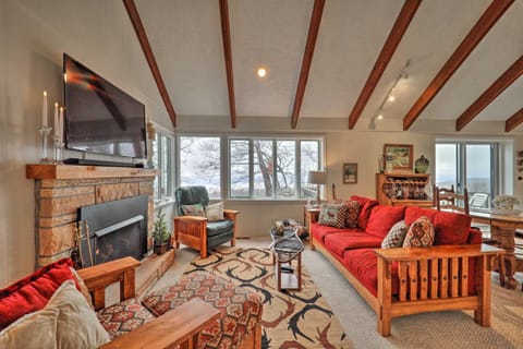 Hike, Fish and Ski Beech Mtn Condo with Balcony Apartment in Beech Mountain