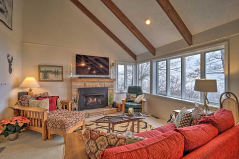 Hike, Fish and Ski Beech Mtn Condo with Balcony Apartment in Beech Mountain