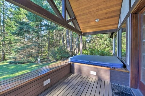 Camano Island Family House with Hot Tub and Deck! House in Camano Island