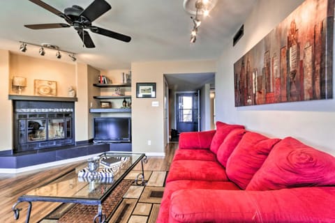 Balcony, Pool and Hot Tub Cozy Condo in Arkansas! Apartment in Lake Hamilton