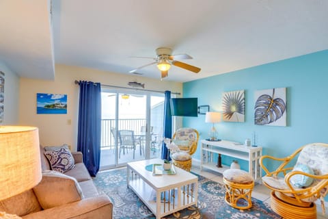 Waterfront Middle Bass Condo with Pool Access! Apartment in Middle Bass