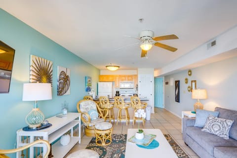 Waterfront Middle Bass Condo with Pool Access! Apartment in Middle Bass