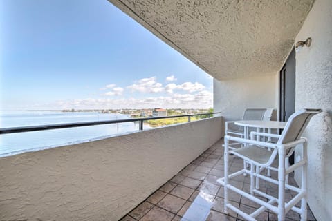 Gulf Views and Beach Access! Hudson Resort Condo Apartment in Hudson