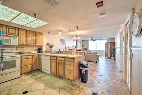 Gulf Views and Beach Access! Hudson Resort Condo Apartment in Hudson