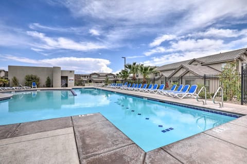 Desert Rose Townhome 35 Mi to Zion and State Parks House in Washington