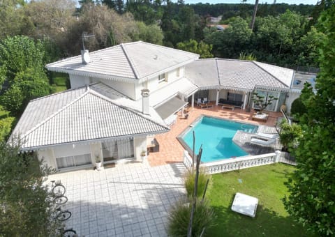Property building, Patio, Swimming pool, sunbed
