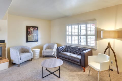 Bright Tucson Home with Patio By Rillito River Path! House in Catalina Foothills