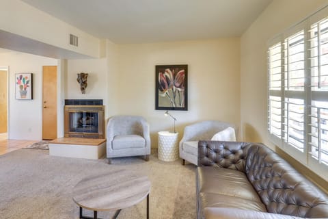 Bright Tucson Home with Patio By Rillito River Path! House in Catalina Foothills