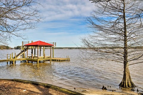 Charming Waterfront Ridgeway Cabin with Dock! Cabin in Lake Wateree