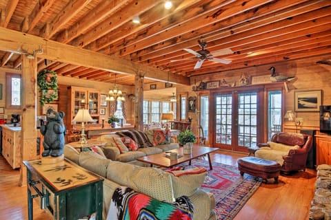 Charming Waterfront Ridgeway Cabin with Dock! Cabin in Lake Wateree