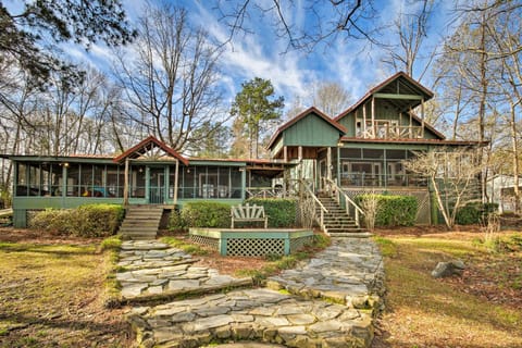Charming Waterfront Ridgeway Cabin with Dock! Cabin in Lake Wateree