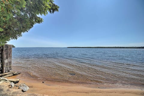 Family Lakehouse with Deck and Beach on Lake Champlain House in Lake Champlain