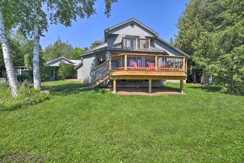 Family Lakehouse with Deck and Beach on Lake Champlain House in Lake Champlain