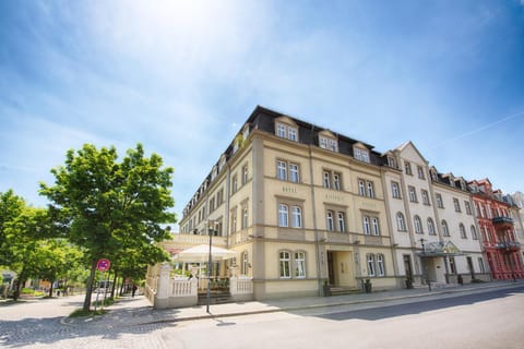 Property building, Day, City view, Street view
