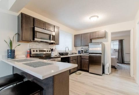 Kitchen or kitchenette, Dining area, oven, stove, toaster