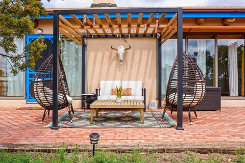 Santa Fe Desert Adobe Retreat - Mountain Views House in New Mexico