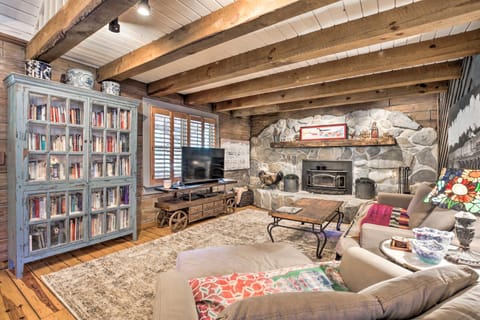 Serene Mableton Cabin - 13 Mi to Downtown Atlanta! Cabin in Mableton