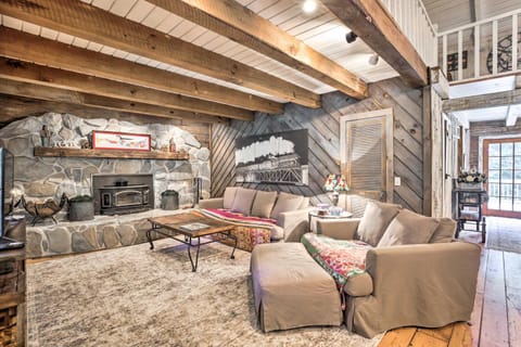 Serene Mableton Cabin - 13 Mi to Downtown Atlanta! Cabin in Mableton