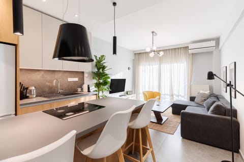 TV and multimedia, Kitchen or kitchenette, Living room, Seating area, Dining area