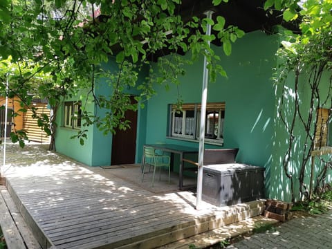Facade/entrance, Balcony/Terrace