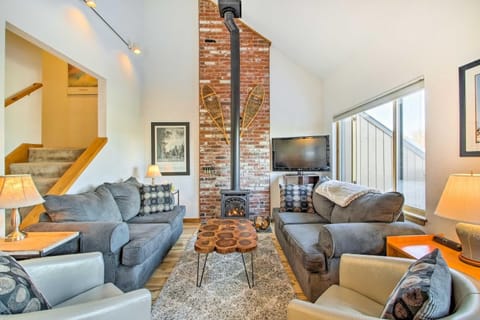 3 Mi to Attitash Resort Condo with Mtn Views! Apartment in Glen