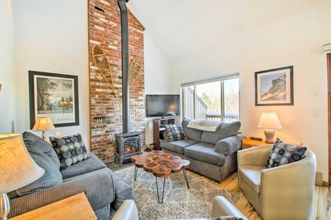 3 Mi to Attitash Resort Condo with Mtn Views! Apartment in Glen