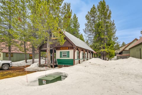 Cozy Island Park Getaway By ATV Trails and Reservoir House in Island Park