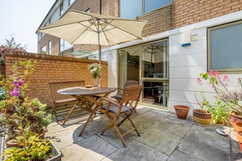 Patio, Day, Garden