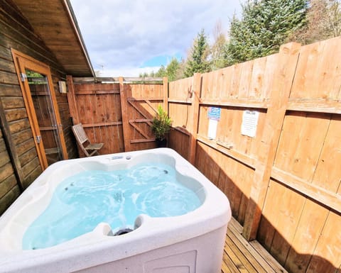 Garden, Hot Tub
