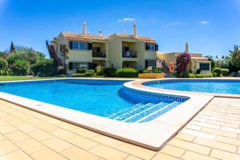 Off site, Garden, Swimming pool