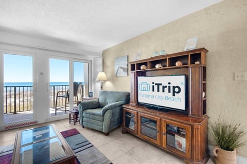 Sugar Beach C-17 (2/2) House in Lower Grand Lagoon