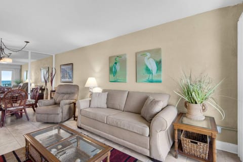 Sugar Beach C-17 (2/2) House in Lower Grand Lagoon