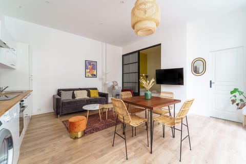 Kitchen or kitchenette, Living room, Seating area, Dining area, pet friendly