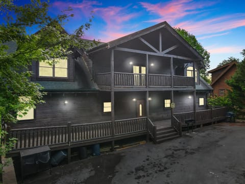 SmokyStays 6 Bedroom Cabin Cabin in Pigeon Forge