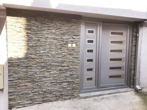 Property building, Facade/entrance, Day