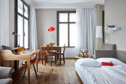 Bed, Living room