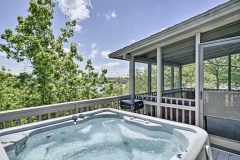 Resort-Style Lake Ozark Gem Brand New Hot Tub! House in Lake of the Ozarks