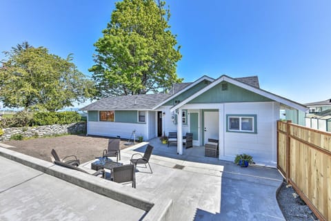 Waterfront Home about 6 Mi to Olympic National Park! House in Port Angeles