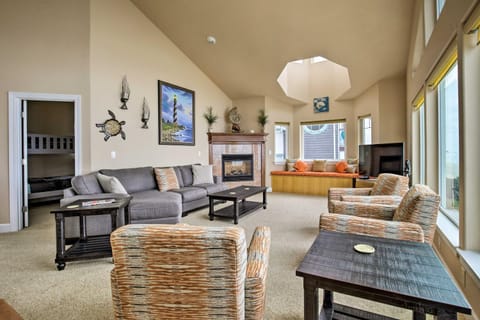 Oceanfront South Beach Home with Hot Tub and Sauna House in Oregon