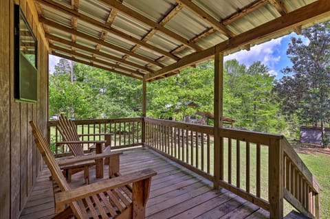 Secluded Cabin with Pond about 37 Mi to Gulf Coast! Cabin in Mississippi
