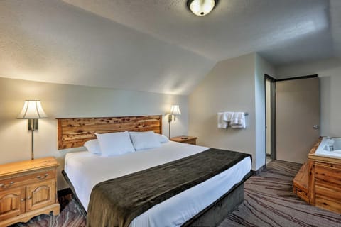 Burkesville Apt with Deck, Views and Pool Access! Apartment in Burkesville