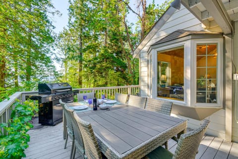 Shelton Gem with Kayaks Private Beach Oyster Hunt House in Hood Canal