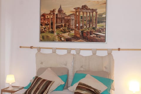 Bed, Photo of the whole room, Decorative detail, Bedroom